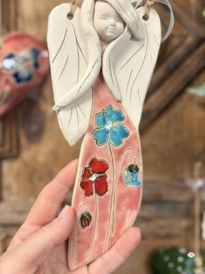 Anioł ceramiczny różowy z kwiatami