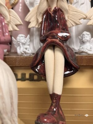 Anioł siedzący w glanach (Patyczak) burgund efekt